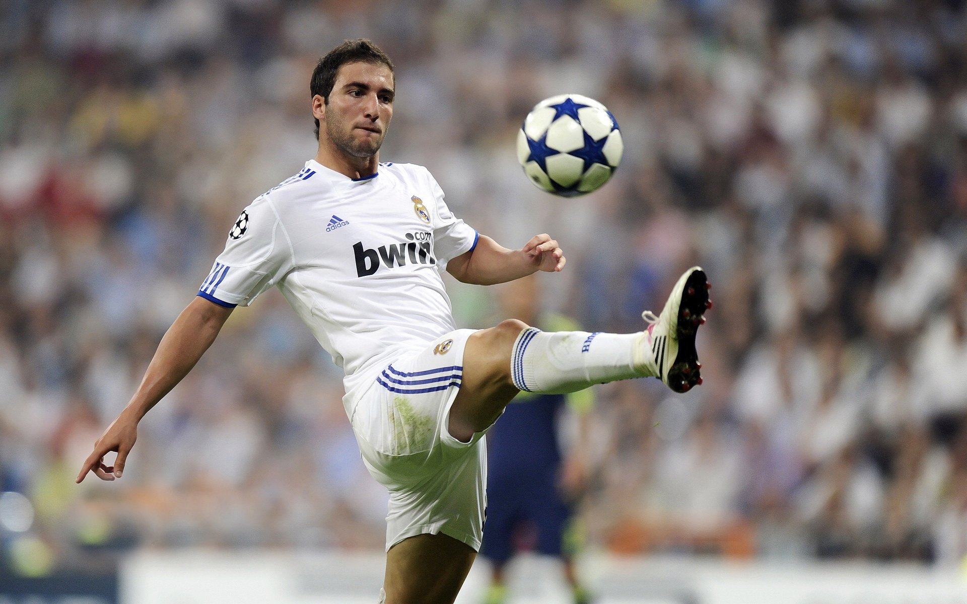 法甲豪门“拉边+高压”组合：打乱对手节奏